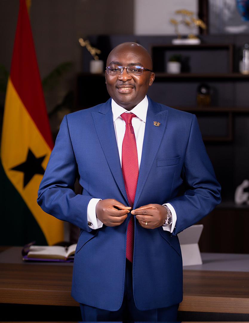 Idris_Ojay's tweet photo. This is Dr Bawumia and he is the brain behind the MEDICAL DRONE DELIVERY SYSTEM. 
The service has been instrumental in delivering critical medicines, vaccines and blood to health facilities in Ghana making it the largest aerial logistics delivery network in the world. 
Yes! https://t.co/onPxuqQ81d