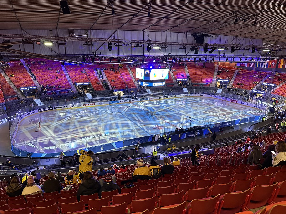 NucksNBirds's tweet photo. It’s medal game day and I’m in position! #CZEvFIN for bronze, then #USAvSWE for gold! #WorldJuniors #Gothenburg #Göteborg #Sweden #WinterVacation https://t.co/Spt57IYUrU