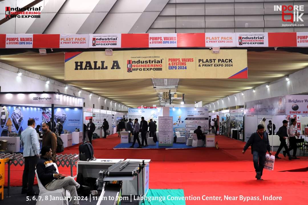IndoreTalk's tweet photo. #EventTalk: इंदौर के लाभगंगा कन्वेंशन सेंटर में 5 से 8 जनवरी 2024 तक अयोजित होने वाले मध्य भारत के सबसे बड़े इंडस्ट्रियल और मैन्युफैक्चरिंग एक्सपो 2024 का शुभारंभ मध्यप्रदेश सरकार में कैबिनेट मंत्री कैलाश विजयवर्गीय के आतिथ्य में हुआ। https://t.co/Ib8yHSdIE9