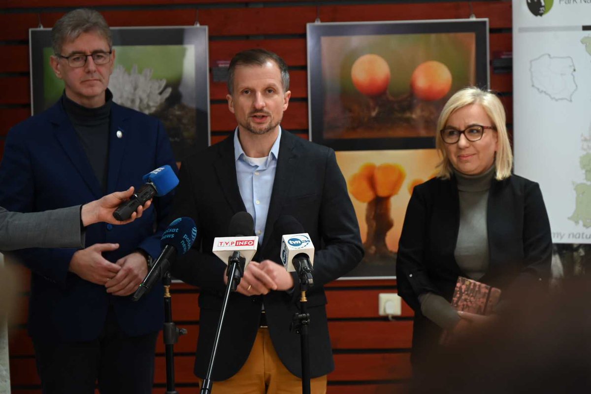 MKiS_GOV_PL's tweet photo. Wiceminister klimatu i środowiska @DorozalaMikolaj: Będziemy pracować wspólnie nad tym, aby chronić dziedzictwo, które jest symbolem Polski na świecie. Będziemy organizować otwarty konkurs na stanowisko koordynatora lub koordynatorki ds. współpracy z #UNESCO dla #PuszczaBiałowieska. Osoba ta będzie odpowiadać zarówno za relacje międzynarodowe, jak i aspekt lokalny.