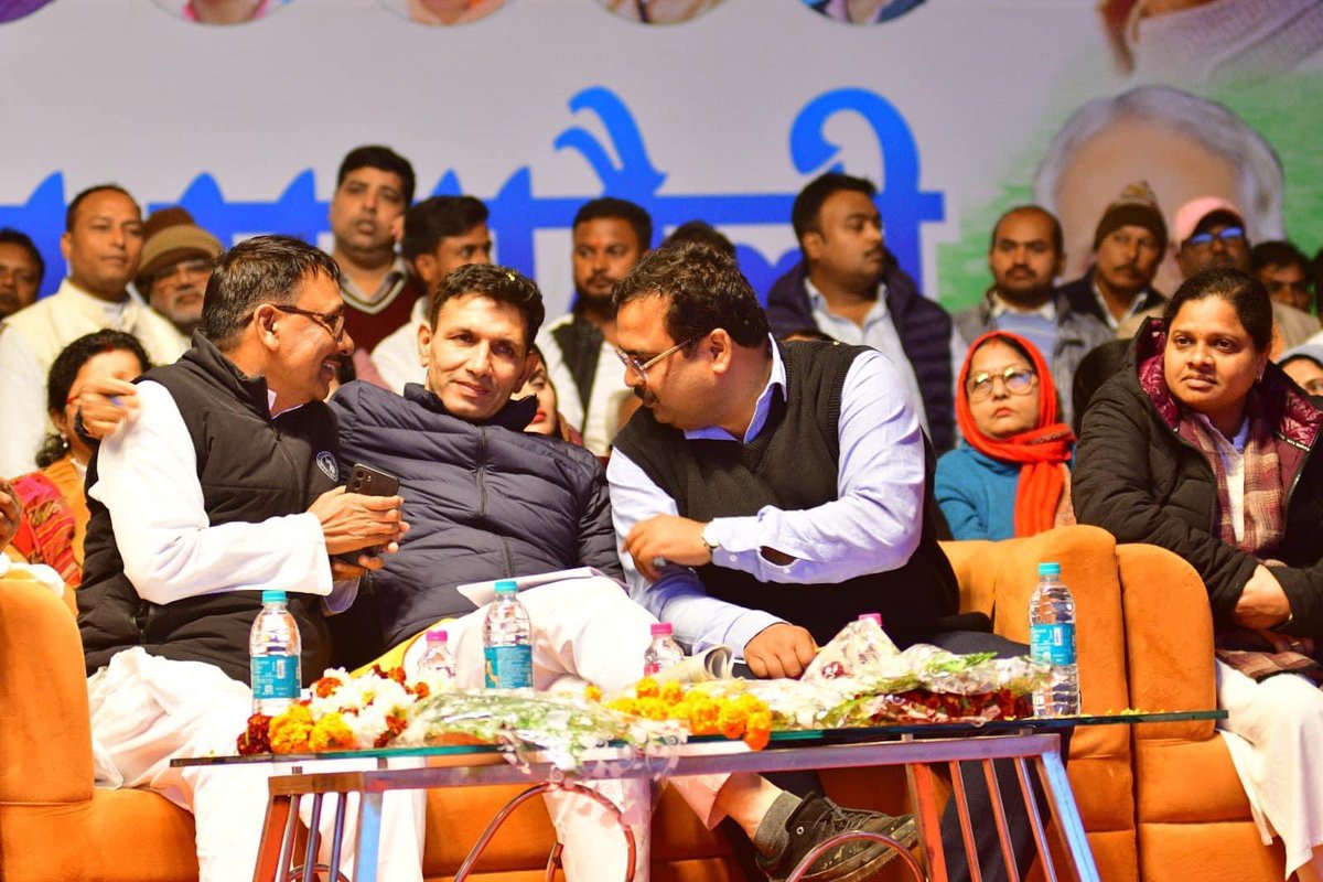 jitupatwari's tweet photo. आज सतना में पूर्व सांसद श्रद्धेय सुखलाल कुशवाह जी की 60 वीं जयंती पर विधायक सिद्धार्थ कुशवाह जी द्वारा आयोजित “जनसेवा संकल्प सम्मेलन” में सम्मिलित हुआ।

श्रद्धेय कुशवाहा जी का जीवन जनसेवा को समर्पित रहा है और उसी क्रम को उनके बेटे सिद्धार्थ जी आगे बढ़ा रहे है। https://t.co/AljEDZMXsK