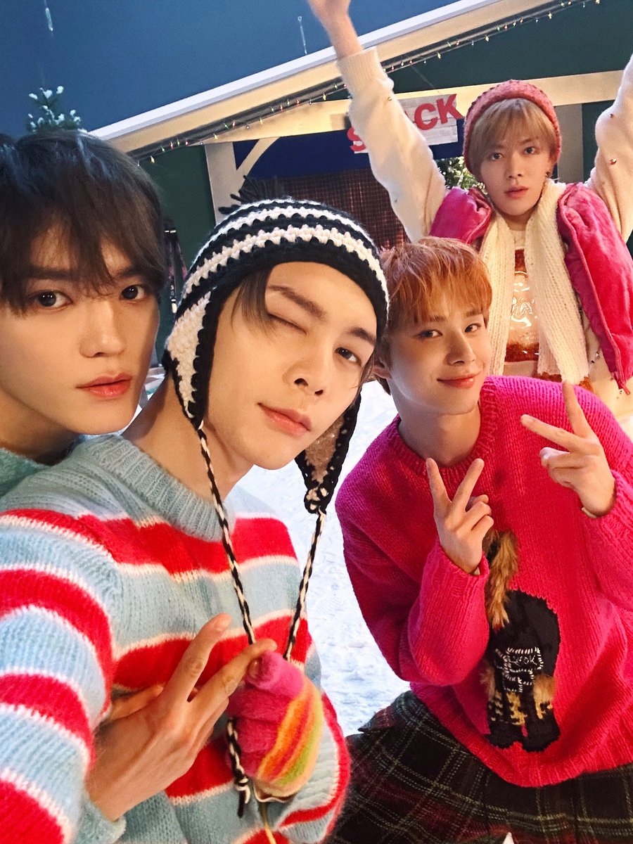 We wrapped up our mission at the North Pole by delivering the Christmas gifts with Santa Claus! Now that all the gifts are delivered (including our Winter Album, Be There For Me), it's time to head back home. See you next Christmas everyone!🎄🌹🐱🐶🍒☃️

@sugrcandy_crsh