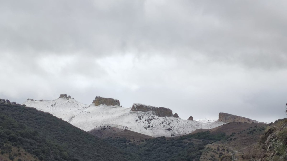 encantomoncayo's tweet photo. #Nieve en las Peñas de Herrera, Parque Natural del #Moncayo. Fotografía enviada por David Lamana, ¡muchas gracias! https://t.co/JxCwG1M99M