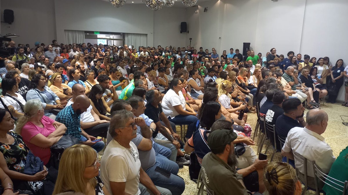 CTAABuenosAires's tweet photo. #Ensenada Se constituyó la #Multisectorial presencia de un amplio abanico de organizaciones sindicales, sociales, políticas, académicas, Pymes, empresarios, comerciantes, y otros actores de la sociedad civil rumbo al #ParoGeneral

#NoAlDNU de #Milei

https://t.co/StoJK6sNxK https://t.co/wWmcCzyVd2