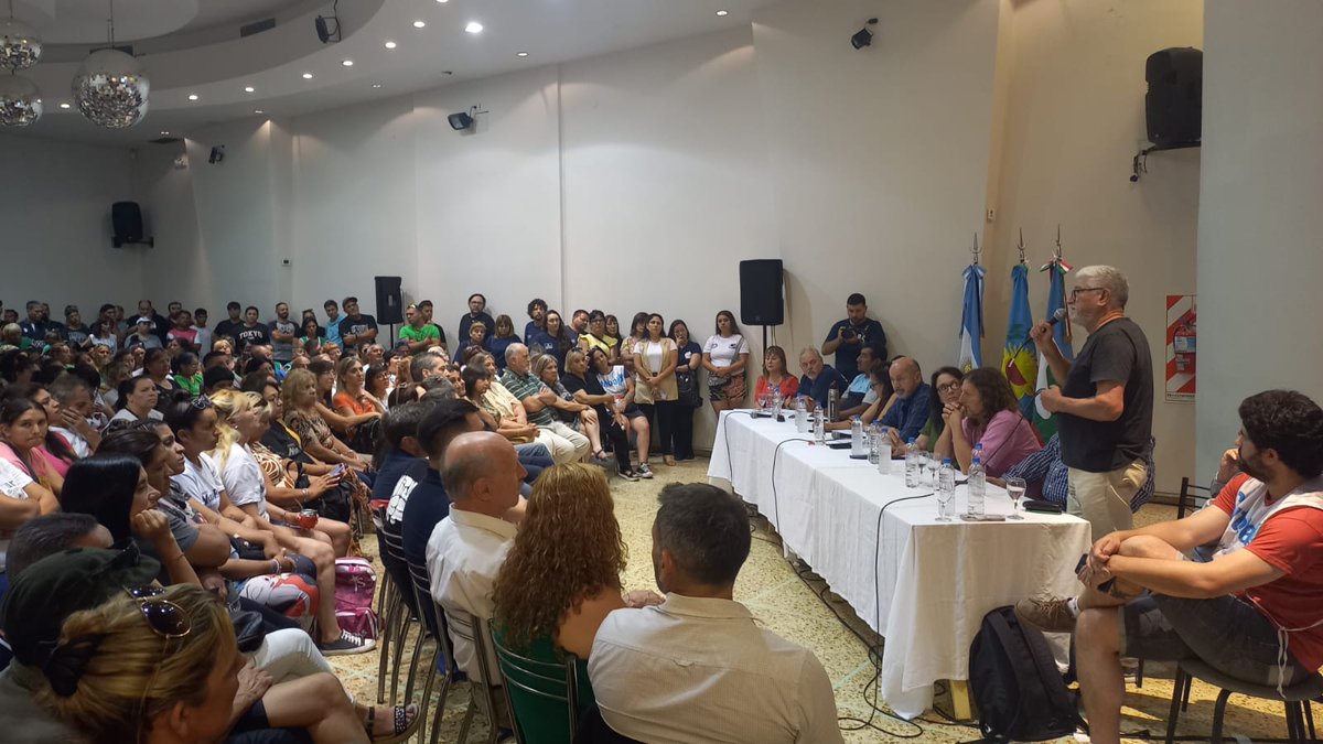 CTAABuenosAires's tweet photo. #Ensenada Se constituyó la #Multisectorial presencia de un amplio abanico de organizaciones sindicales, sociales, políticas, académicas, Pymes, empresarios, comerciantes, y otros actores de la sociedad civil rumbo al #ParoGeneral

#NoAlDNU de #Milei

https://t.co/StoJK6sNxK https://t.co/wWmcCzyVd2