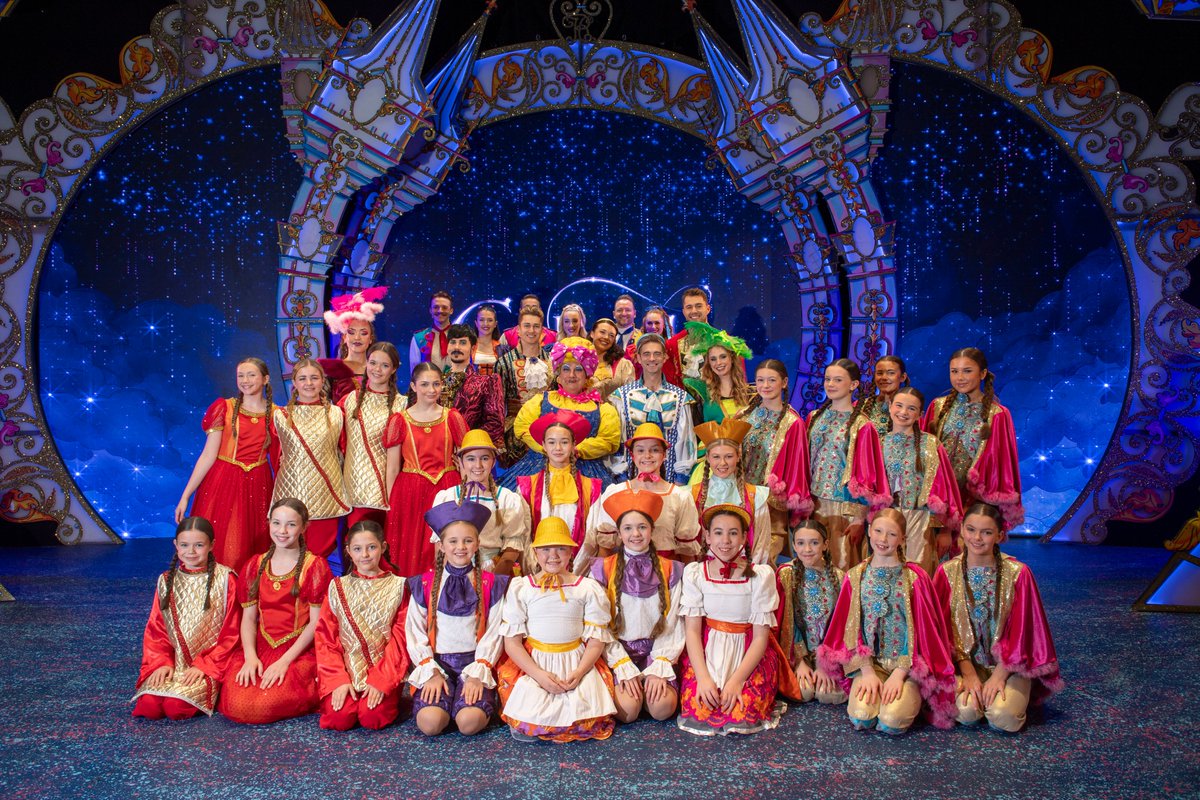 Cinderella is almost behind us…boo! We’d like to say a huge thank you to our incredible cast and company for an amazing panto run. We’ll miss you. @Imagine_Theatre #swanseapanto #frftoyota