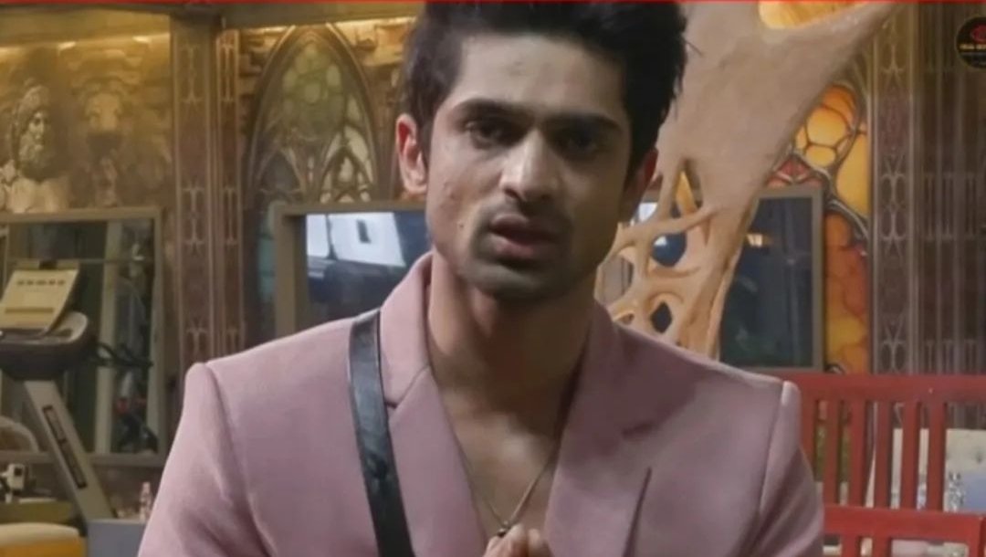 Kouse564's tweet photo. For Whom You are Supporting? #BB17

Like for #MunawarFaruqui

RT for #AbhishekKumar

#BiggBoss17 #BB17 #BiggBoss 

Munawar                                Abhishek 

Like♥️                                        RT🔄 https://t.co/vqLgmS6B6e