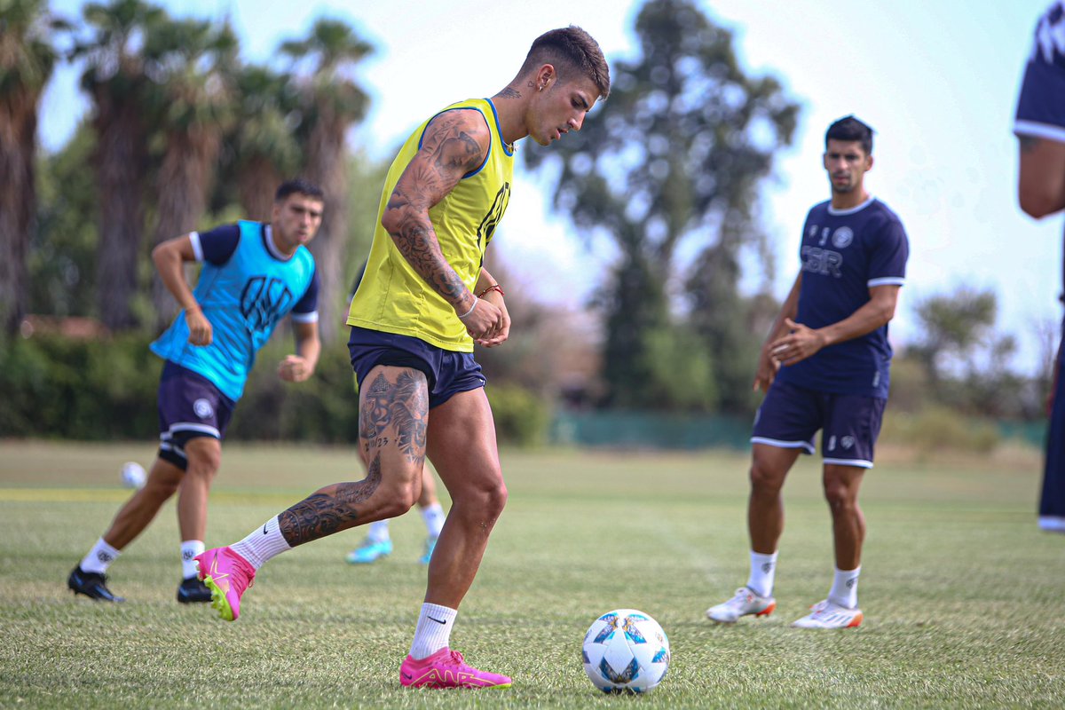 CSIRoficial's tweet photo. ¿Primer viernes del año? ¡Adentro! 

🏋🏽 El plantel profesional continúa con los trabajos de pretemporada en el Colonia Camp Club.

#HaceteSocio
#ArribaLaLepra https://t.co/dQDFhaahoq