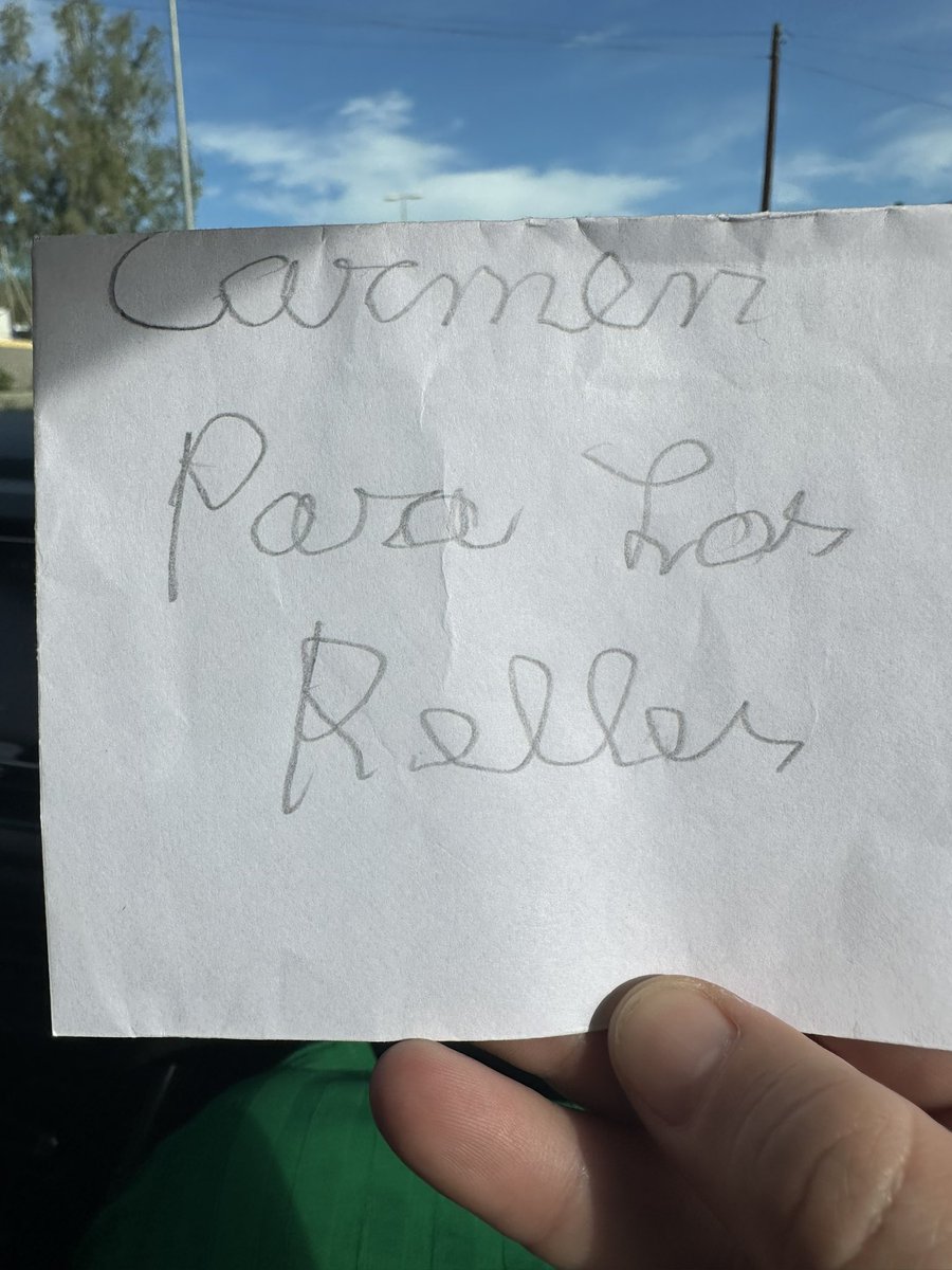 Mi abuela ayuda a los Reyes desde 1988. 

P.D: Carmen es mi madre.