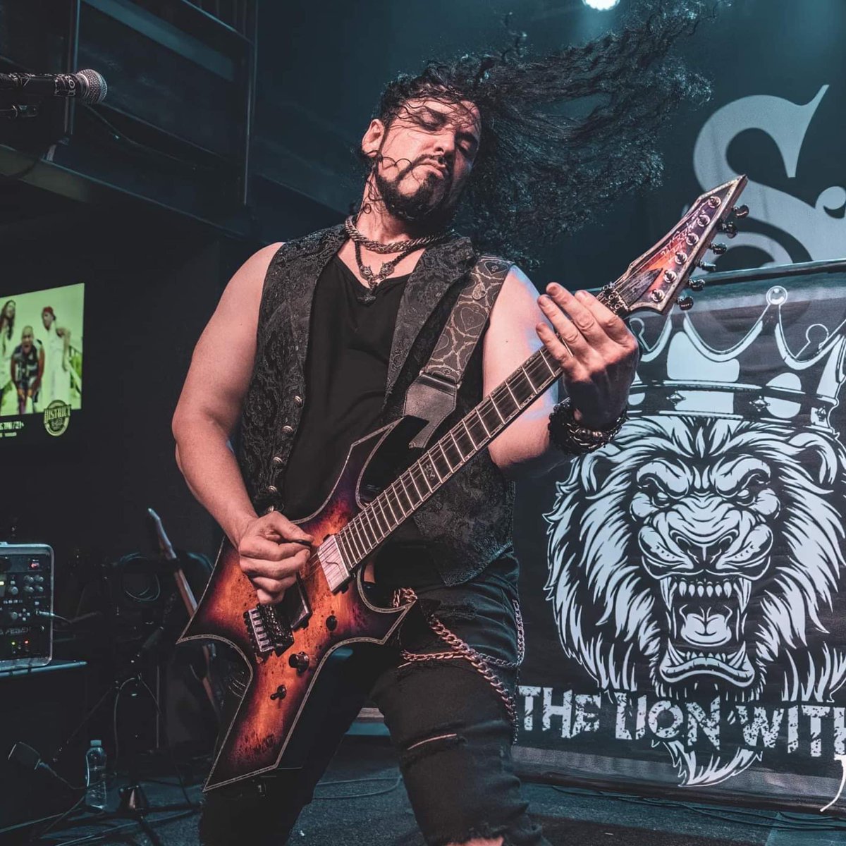 LionWithinMusic's tweet photo. Flashback Friday - July 5 2023 - The Lion Within sharing the stage w/ Saving Abel at District 142 in Wyandotte, MI
Pics by JA Dunbar
#thelionwithin #rockband #bandpics #bandphotography #fbf #Flashbackfriday #bandphotos #goodtimes https://t.co/7RbDHJ3Yle