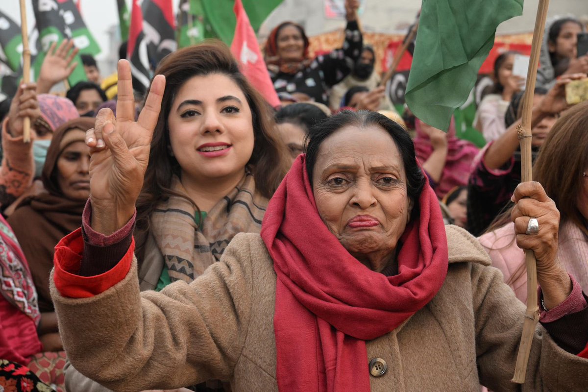 MediaCellPPP's tweet photo. لاہور: پاکستان پیپلزپارٹی کا این اے 127 کوٹ لکھپت پنڈی راجپوتاں میں شہید ذوالفقار علی بھٹو کے 96ویں یوم پیدائش کے حوالے سے ہونے والی تقریب میں شریک خواتین۔
@BBhuttoZardari 

 #HBDShaheedBhutto https://t.co/CEeer96mjH