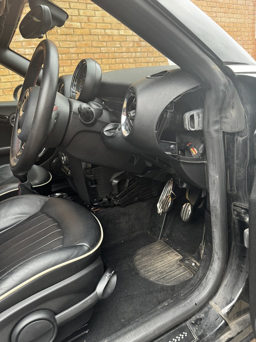BethanJames83's tweet photo. Will NEVER buy a Mini again! Car broke down so took to @SytnerMINI to be told it needs completely rewiring after just 8 years due to water damage, at a cost of £9k. Arranged for the car to be collected and this is how it’s been returned - the inside is in pieces! Unacceptable!🤬 https://t.co/Fn088yPmWe