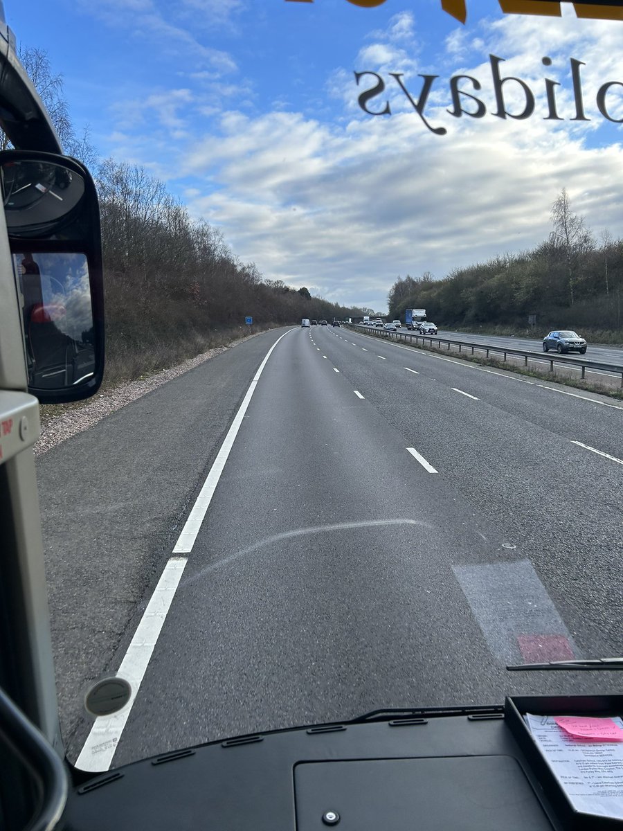 Pre season has begun as we are on our way down to Croydon with the 1st Vll and 16 A to play against Caterham, Hurstpierpoint and Sevenoaks across the weekend. Looking forward to our training session this evening in preparation for a weekend of fixtures!🏐🤎