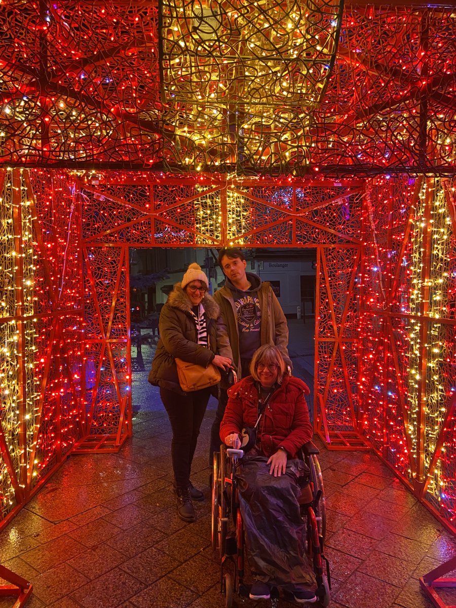[La photo de la semaine 📸] Des lumières festives et de la convivialité chez APF France handicap - Lot et Garonne

👉 L'#association est présente dans chaque département pour apporter accueil, conseils et activités de loisirs aux personnes en situation de #handicap isolées. 🤝