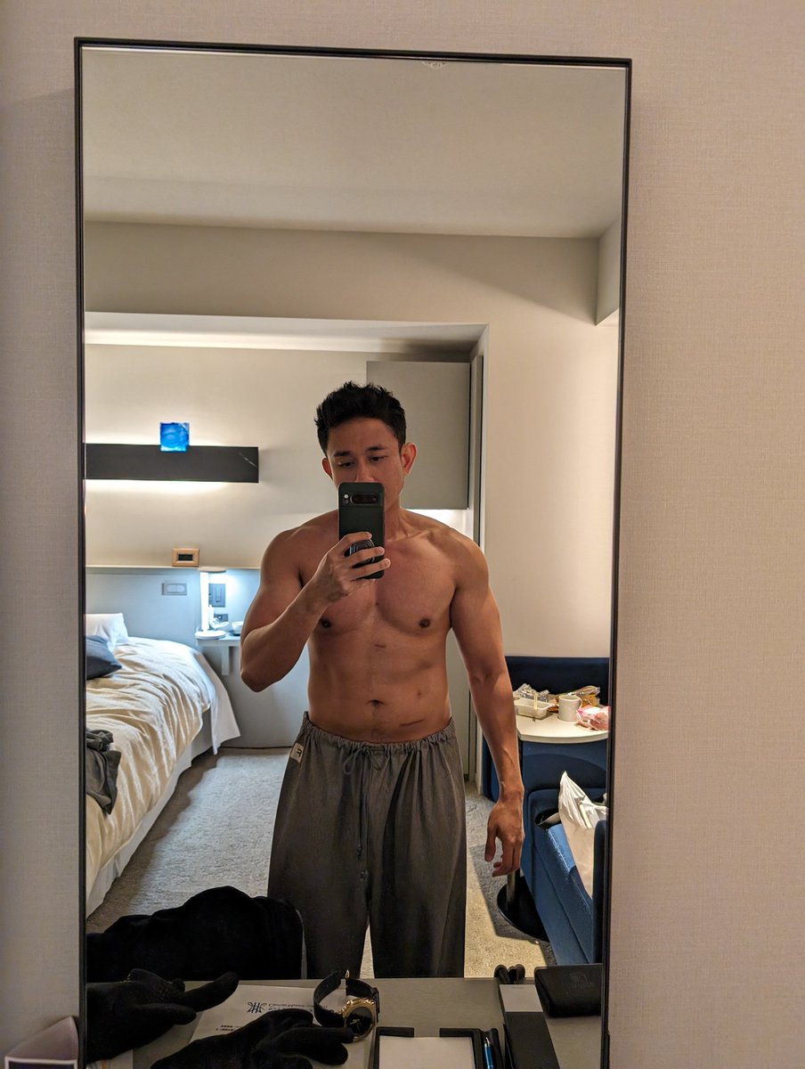 Kamar kek Kapal Pecah..pulang Jalan tetep Harus Keringetan dulu di Kamar.. Nasib ga ada Gym di Hotel 😭