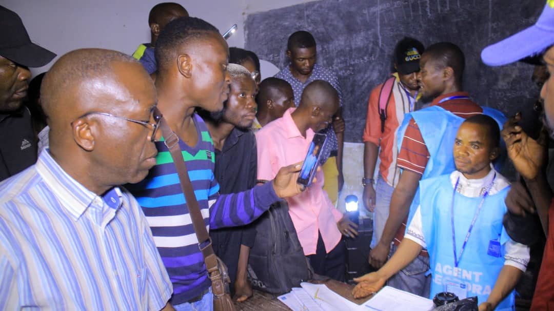 MunkinaAugustin's tweet photo. @OMANA BITIKA Pascal ne gagnera pas les élections par le mensonge.  Voici la personne qu'il avait envoyé pour bourer les urnes après avoir constaté son échec avec moins de 3000 voix face à @Matata massivement élu à Kindu @kamba82 @cenirdc @dkadimaofficiel https://t.co/fnPcWCR50n