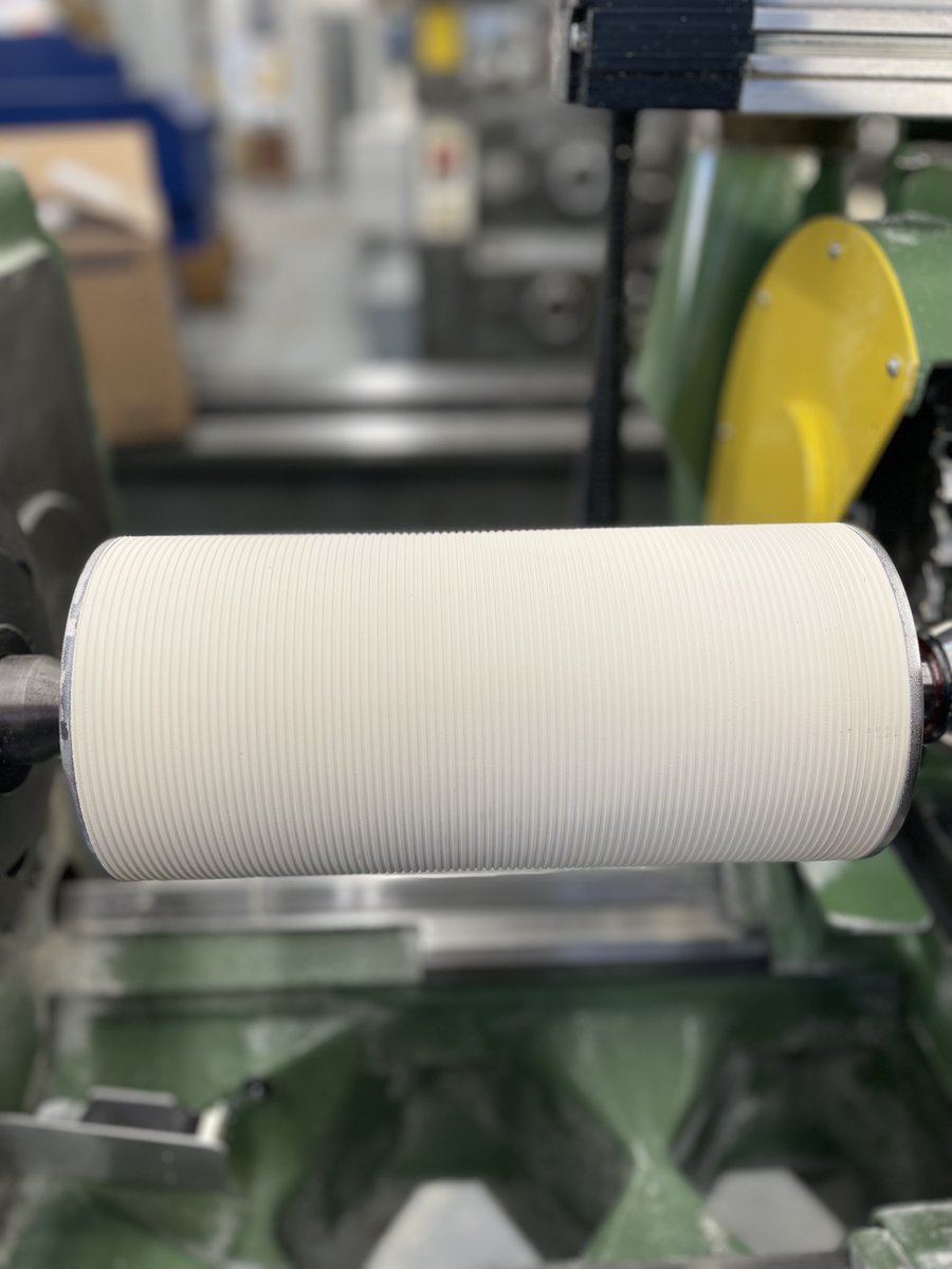CeljeElastomeri's tweet image. New rubber rollers with grooves for glue application.

🔝 𝐄𝐋𝐀𝐒𝐓𝐎𝐌𝐄𝐑𝐈 - 𝐑𝐎𝐋𝐋𝐈𝐍𝐆 𝐖𝐈𝐓𝐇 𝐓𝐇𝐄 𝐁𝐄𝐒𝐓 🔝

#Elastomeri #rubberrollers