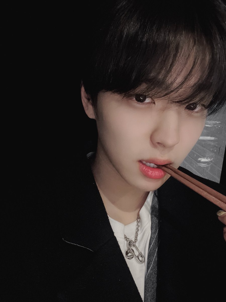 GHOST9OFFICIAL's tweet photo. 냠

#LEEKANGSUNG #이강성 https://t.co/mCv5IJYwSE