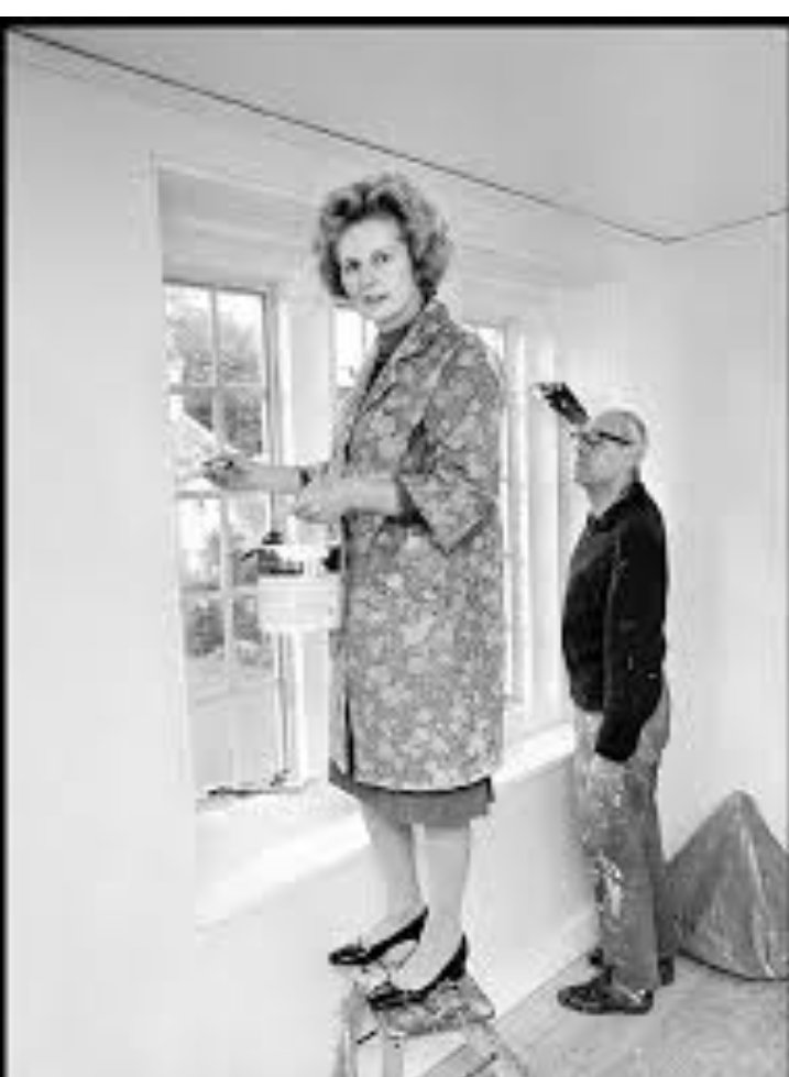 CMRepository's tweet photo. @la_grenitas @gloaeza #MargarethTatcher , MP. de #UK y responsable de un renacimiento económico y social en si pais.
Durante la guerra de las Malvinas interrumpió una reunión de gabinete porque debía ir a darle de cenar a su marido.
Con frecuencia salía a caminar y comprar cosas para la cena. https://t.co/1lp3YyxRwo