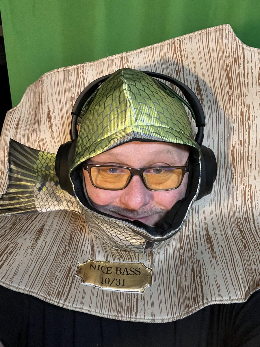 StadiaSpectrum's tweet photo. Big Mouth Billy Bass cosplay today at 10:30am. I will be playing Dead by Daylight. Billy sings for followers but only on @StreamLiveSpace https://t.co/wwO4AWpaXp