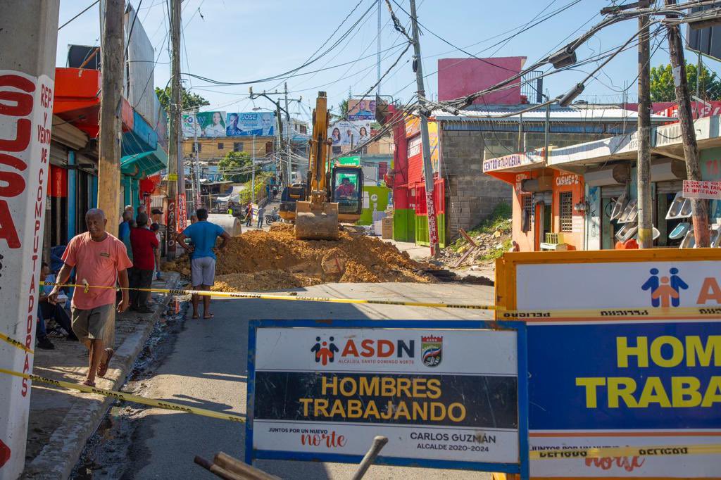 AlcaldiadeSDN's tweet photo. Continuamos sin parar los trabajos ante el colapso del drenaje pluvial en la Av. Los Restauradores en Sabana Perdida. 

#JuntosPorUnNuevoNorte https://t.co/oNgvBFNn9O