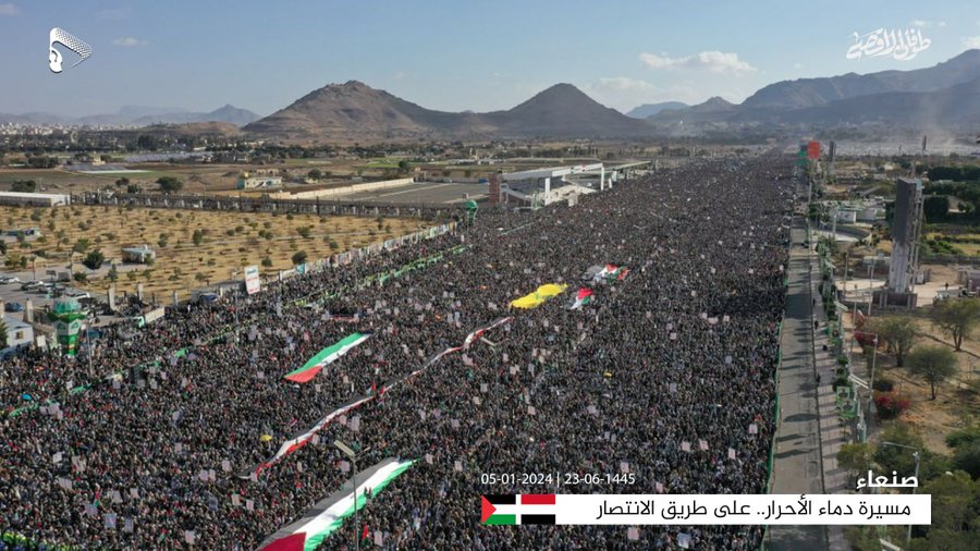 الخروج الجماهيري المليوني في مسيرة "دماء الأحرار.. على طريق الانتصار" بمديان السبعين في العاصمة #صنعاء 

#فلسطين_قضيتي 
#معركة_الفتح_الموعود
#غزه_تقاوم_وستنتصر 
#اليمن_مع_فلسطين