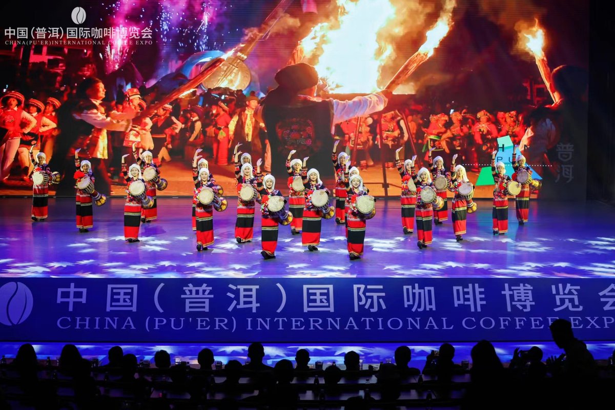 ETEmbassyPEK's tweet photo. H.E. Ambassador #Tefera Derbew delivered keynotes speech at “The China (Pu’er) International Coffee Expo” in Yunnan province, Pu’er city with the theme of “Pu’er Coffee, Shared Worldwide”. 5th of January 2024. He elaborated the big contribution of Ethiopian coffee to the world. https://t.co/YnJBvwfHrO