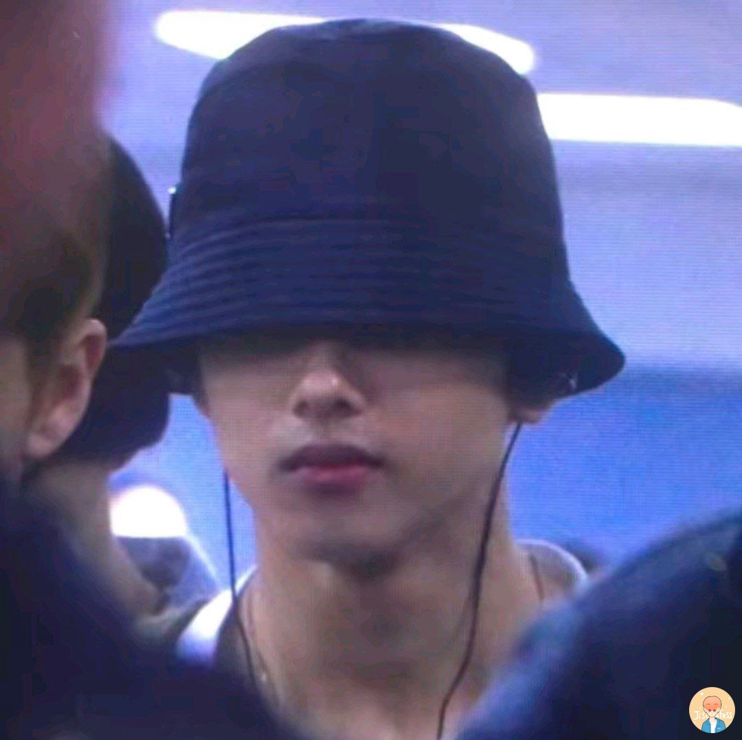Jisungfess's tweet photo. PLISSS KASI TAU INI FOTO JISUNG! KUMIS TIPIS DARI FANSITE MANAAA😭😭 BISA-BISANYA AKU BARU LIAT FOTO INI😭😭😭 https://t.co/AHXiz4zo0H