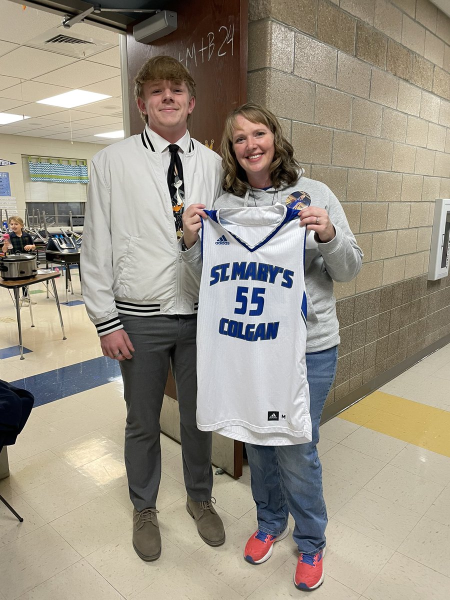 ColganBB's tweet photo. For home games our seniors are giving out their old jerseys to staff members that have had a positive influence in their life! Thank you for all that you do for our student-athletes!!
#TheColganWay βοΈππ https://t.co/CIiMueHJgy