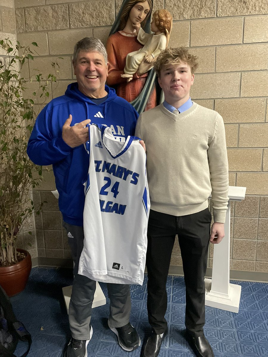 ColganBB's tweet photo. For home games our seniors are giving out their old jerseys to staff members that have had a positive influence in their life! Thank you for all that you do for our student-athletes!!
#TheColganWay βοΈππ https://t.co/CIiMueHJgy