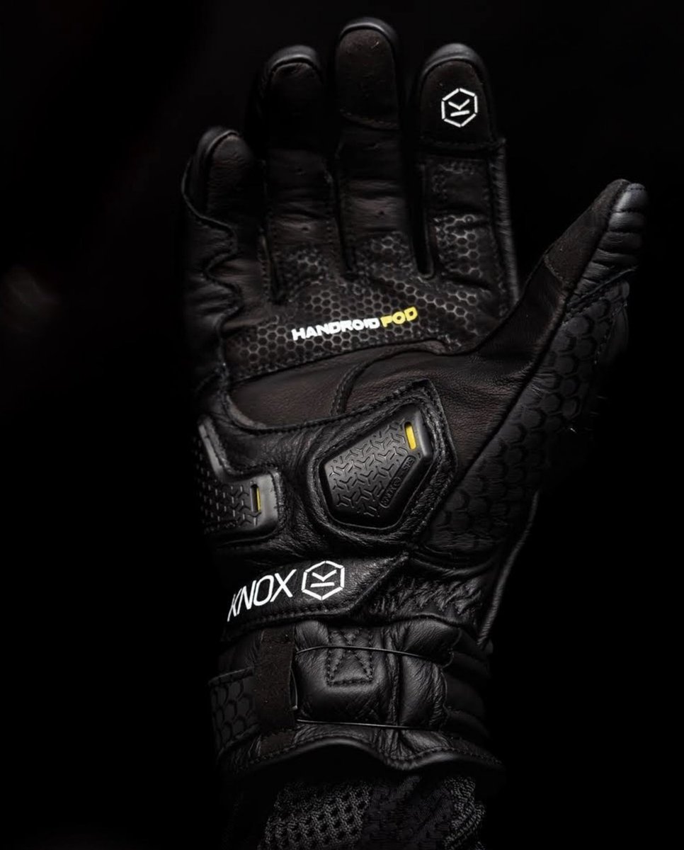 js_accessories's tweet image. Stay protected from the elements with Knox Handroid Mk5 POD gloves! Their CE certification, SPS scaphoid armour and exoskeleton combine for maximum impact absorption. Premium kangaroo leather provides wet-weather abrasion resistance and grip.

#KnoxArmour #MotorcycleGloves
