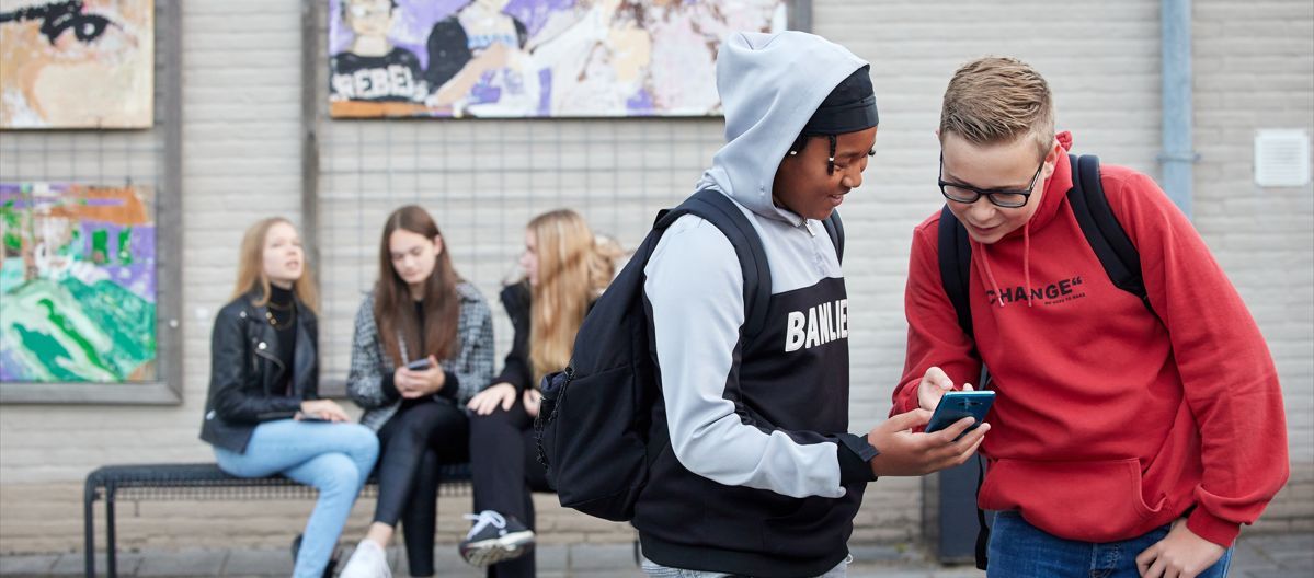 Sta je als school smartphones toe in de pauze? Het slim om hier duidelijke afspraken over te maken. Heeft jouw school al een concreet #smartphonebeleid? #gezondeschool geeft je handvatten en bruikbare tips. buff.ly/48omDW2