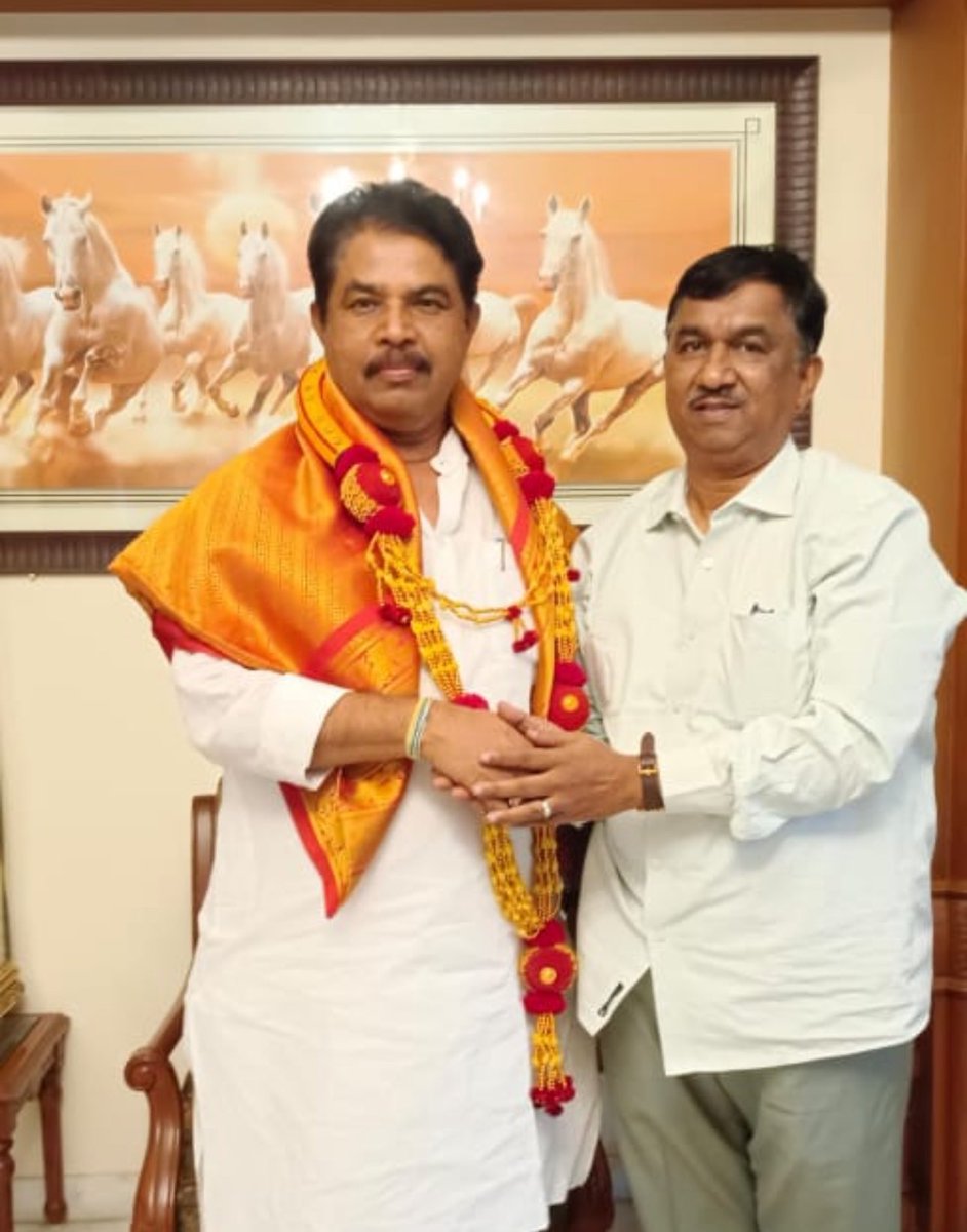 RaghuKautilya's tweet photo. ವಿರೋಧ ಪಕ್ಷದ ನಾಯಕರು,ಬಿಜೆಪಿ  ಹಿರಿಯ ಧುರೀಣರೂ ಆದ ಮಾನ್ಯ@RAshokaBJP ರವರನ್ನ ಇಂದು ಭೇಟಿಯಾಗಿ ಆಶೀರ್ವಾದ ಪಡೆಯಲಾಯಿತು. 
ರಾಜ್ಯ ಹಿಂದುಳಿದ ಮೋರ್ಚಾ ಸಂಘಟನೆಕುರಿತು ಮಾರ್ಗದರ್ಶನ ಕೋರಲಾಯಿತು. https://t.co/J6ufySI2Dm