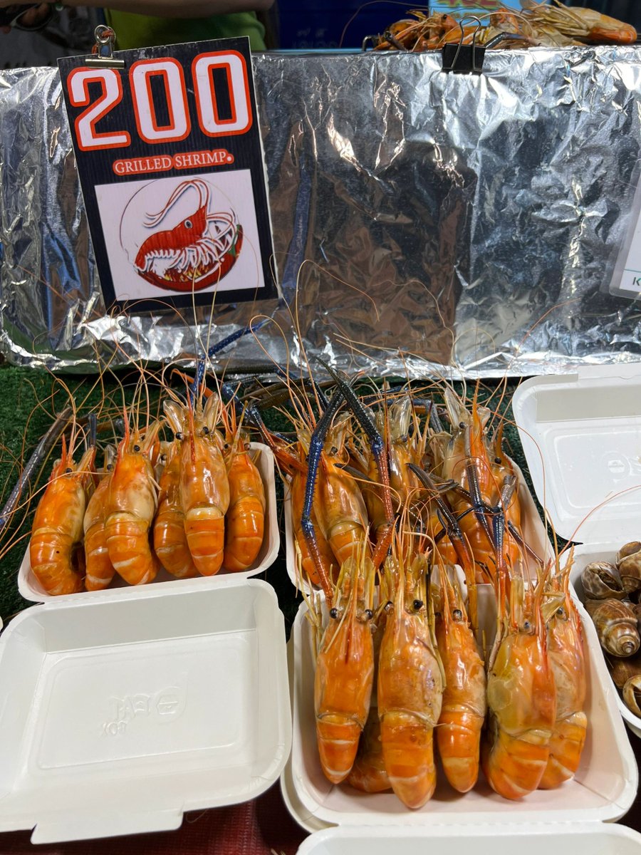 Funky662's tweet photo. the street ratchada night market https://t.co/SvEKLaO0NU