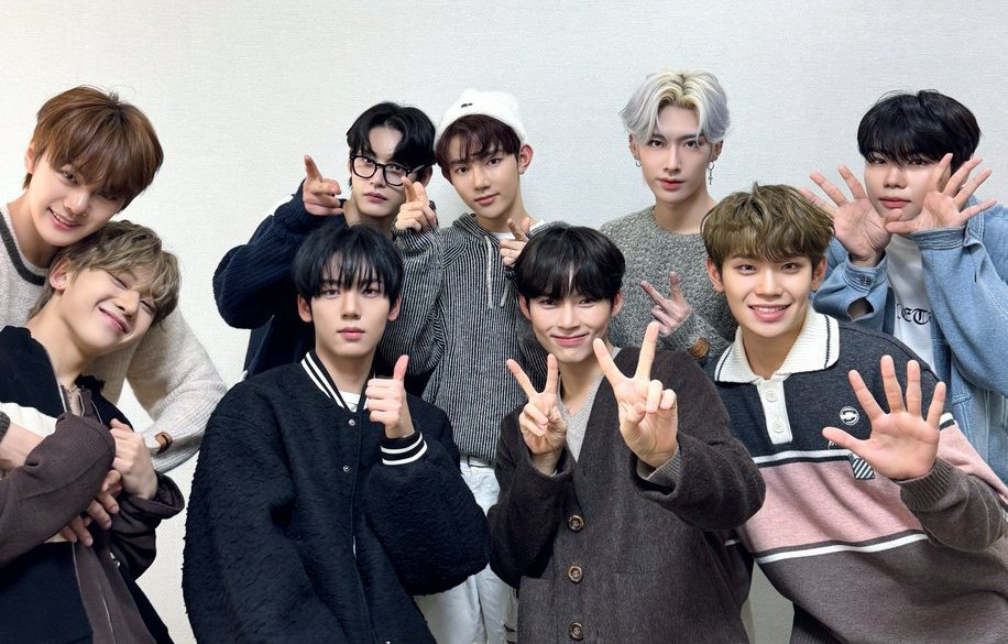 hello, im milo! ~ looking for interactive moots

– filo, she/her
– zerose, engene, onedoor &amp; more!
– new to #stantwt/#kpoptwt 
– all fandoms are welcome !

♡ / ↻ are appreciated