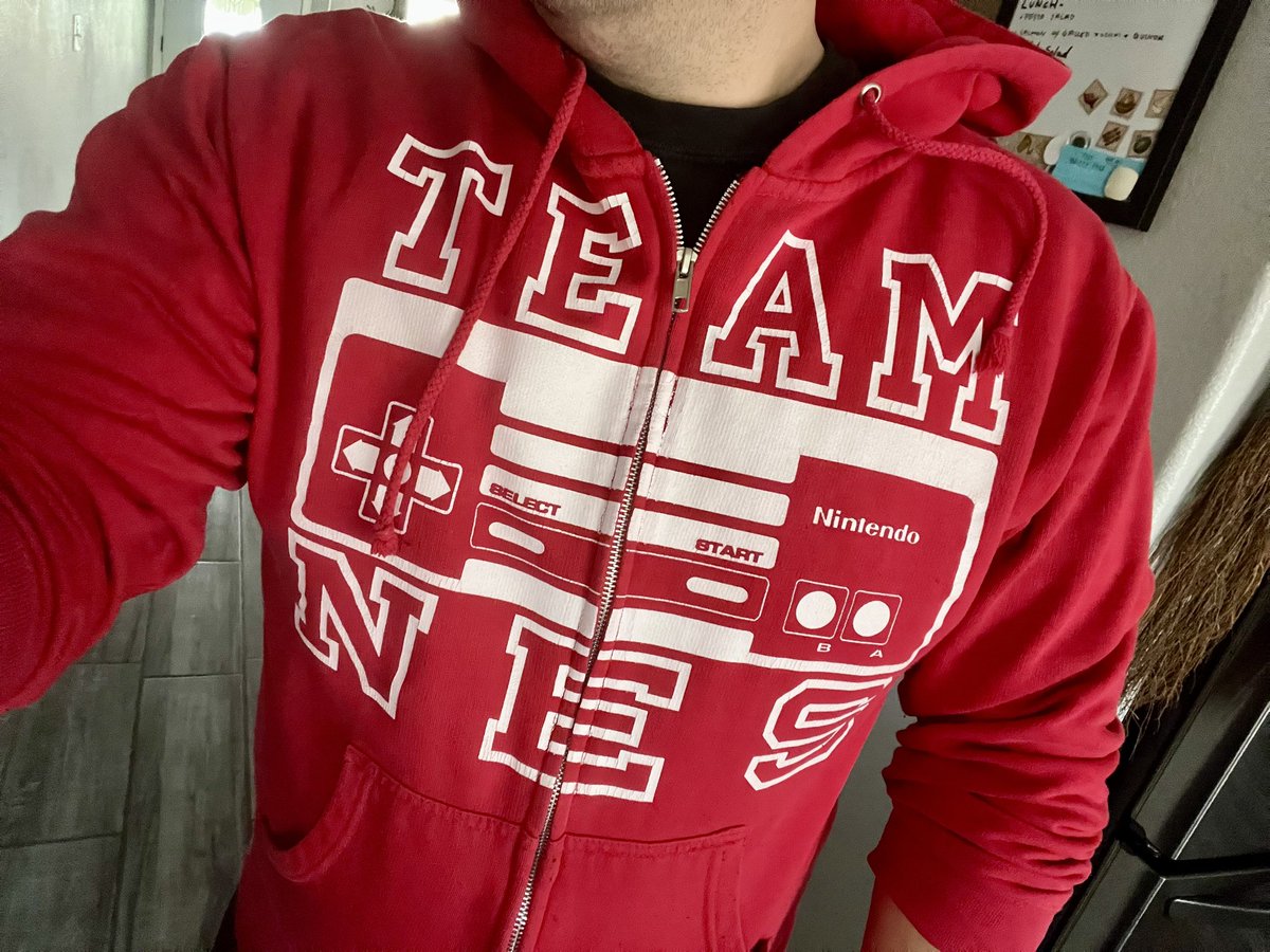 Ludumelit's tweet photo. Reppin’ a OG today at the gym. <3 #TeamNES #Nintendo #gamer #gym https://t.co/HykMetSzuZ