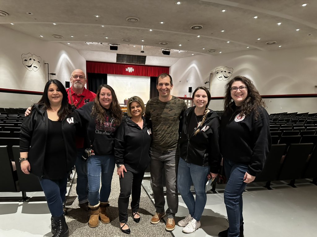 DeLeoWHS's tweet photo. Thank you @TheBradHurtig for coming to WHS and sharing your inspiring story with us ! #FindAWay #WeAreBarrons https://t.co/VpRB6JYzr2