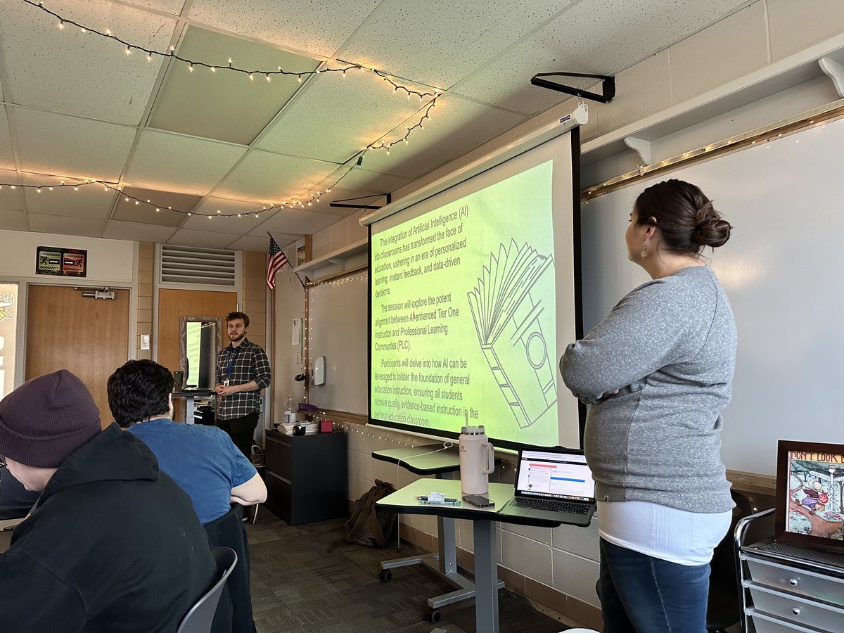 lwarren30's tweet image. Such a great morning at ⁦@theSMSD⁩ iFair. Love seeing our IWMS staff leading sessions! Look at our staff #SHINE #WolvesShine