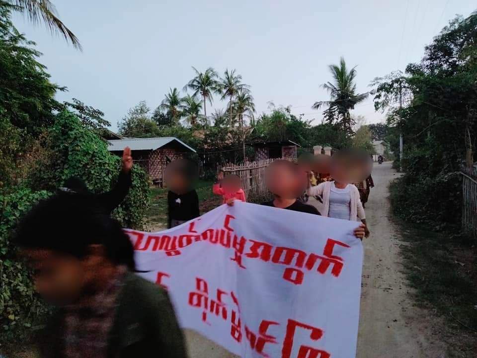 nway_jasmine's tweet photo. Joint forces of pro-democracy villagers of several villages from northern #Salingyi township and eastern #Yinmarpin township staged a strike against military dictatorship.
#LegalizationOfNUG #2024Jan5Coup #WhatsHappeningInMyanmar https://t.co/xE71fAcmXs