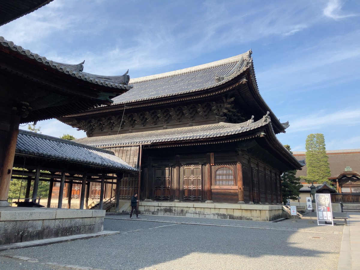 nagao810's tweet photo. みなさま
今年もよろしくお願いいたします
元旦から地震のせいで仕事が慌ただしく
すっかり挨拶が遅れました
自身はほとんど被害なく
元気にしてます
ここから巻き返してよい年にします

昨年末に狩野探幽の雲龍図(写真はレプリカ)を観に京都の妙心寺を訪問
今年の干支は辰だからね https://t.co/NPWRz4Lam5