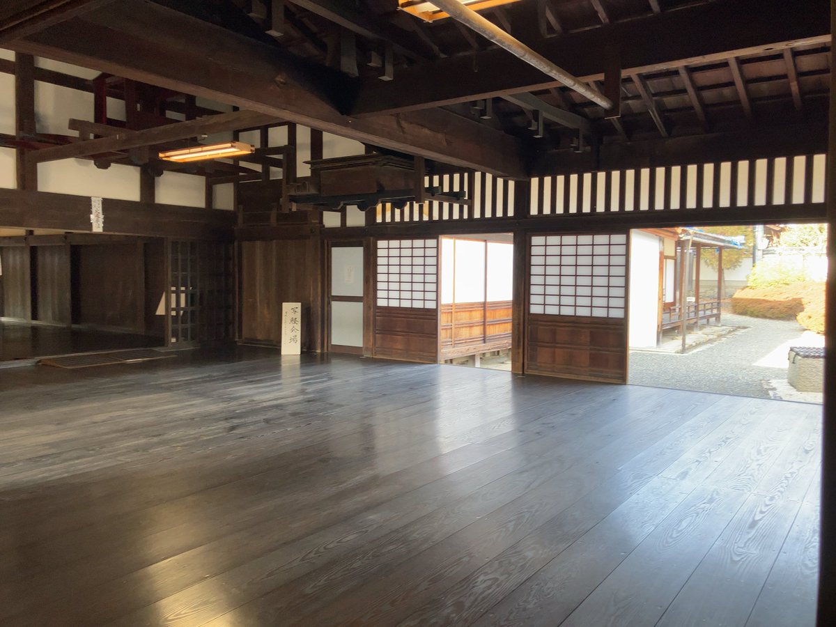nagao810's tweet photo. みなさま
今年もよろしくお願いいたします
元旦から地震のせいで仕事が慌ただしく
すっかり挨拶が遅れました
自身はほとんど被害なく
元気にしてます
ここから巻き返してよい年にします

昨年末に狩野探幽の雲龍図(写真はレプリカ)を観に京都の妙心寺を訪問
今年の干支は辰だからね https://t.co/NPWRz4Lam5