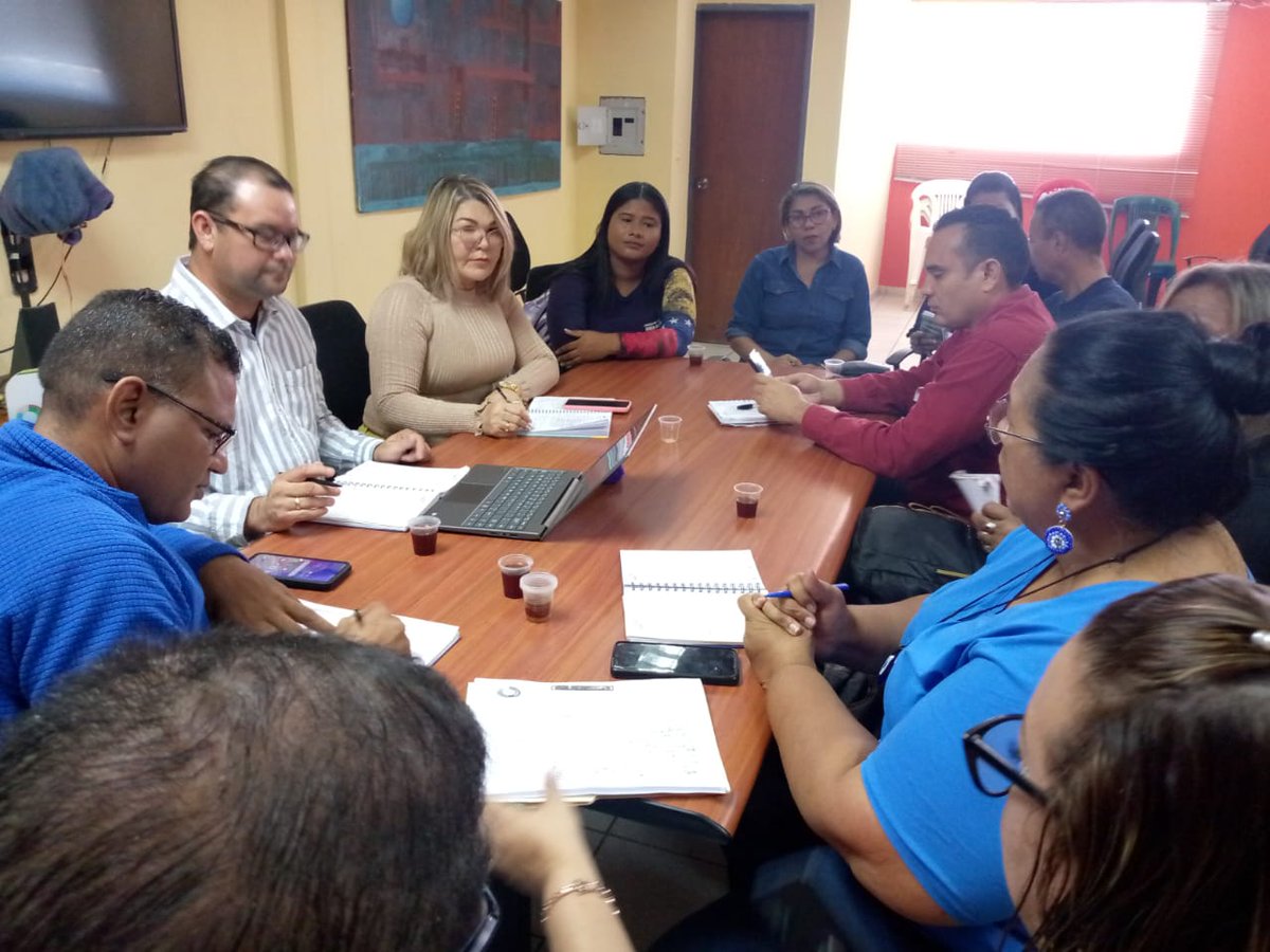SomosUnem's tweet photo. #Entérate 📣|| La #UNEM y las #UTGU de diversos estados del país dicen presentes este #5Ene en la reunión del #CEGU para el lanzamiento de la Misión Venezuela Mujer en el vértice 2.
¡Seguimos avanzando al futuro!
#PuebloLegisladorDePaz
@NicolasMaduro
@_LaAvanzadora
@MPPEDUCACION https://t.co/fBVp4z6pND