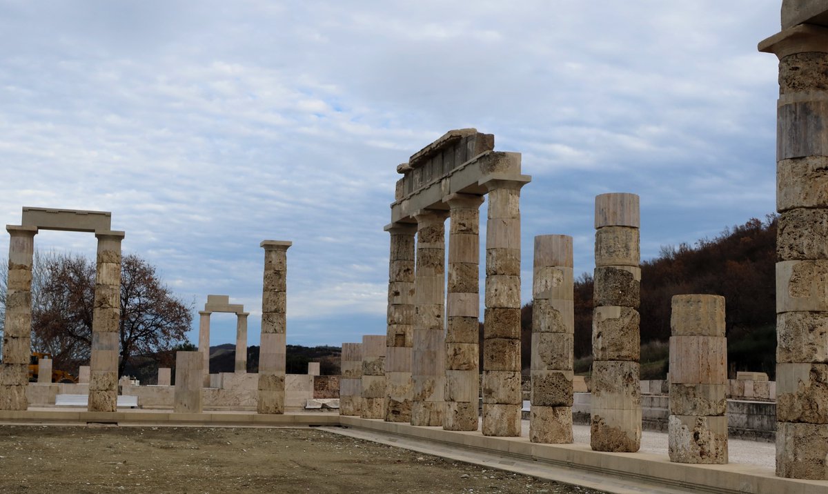 GreceHebdo's tweet photo. 🏛️Inauguration du palais d’#Aigai -du plus grand édifice de la #Grèce antique- récemment restauré & point de repère de la 1ère capitale du royaume de Macédoine
📌Construit sous le règne de #PhilippeII & classé au patrimoine mondial par l'#Unesco
https://t.co/bcHBtMK4N3 https://t.co/AUdgtZtHuJ