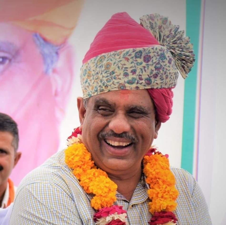 Mukesh42930087's tweet photo. *लोहावट के माननीय विधायक महोदय श्री गजेन्द्र सिंह जी खींवसर साब (कैबिनेट मंत्री )  चिकित्सा एवं स्वास्थ्य सेवाएं विभाग राजस्थान सरकार , बनने पर हार्दिक बधाई एवं शुभकामनाएं। @BhajanlalBjp @GajendraKhimsar https://t.co/rMSv0cVGBh