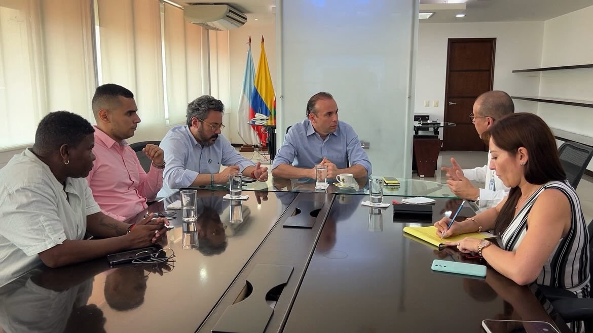 alejoeder's tweet photo. Primera reunión estratégica con @JEP_Colombia

Hablamos con el fiscal delegado Pablo González, sobre las oportunidades para liderar de manera ejemplar desde la @AlcaldiaDeCali los procesos de construcción de paz y de justicia restaurativa.

 ¡Queremos que las víctimas sean reparadas! #AlcaldeEder