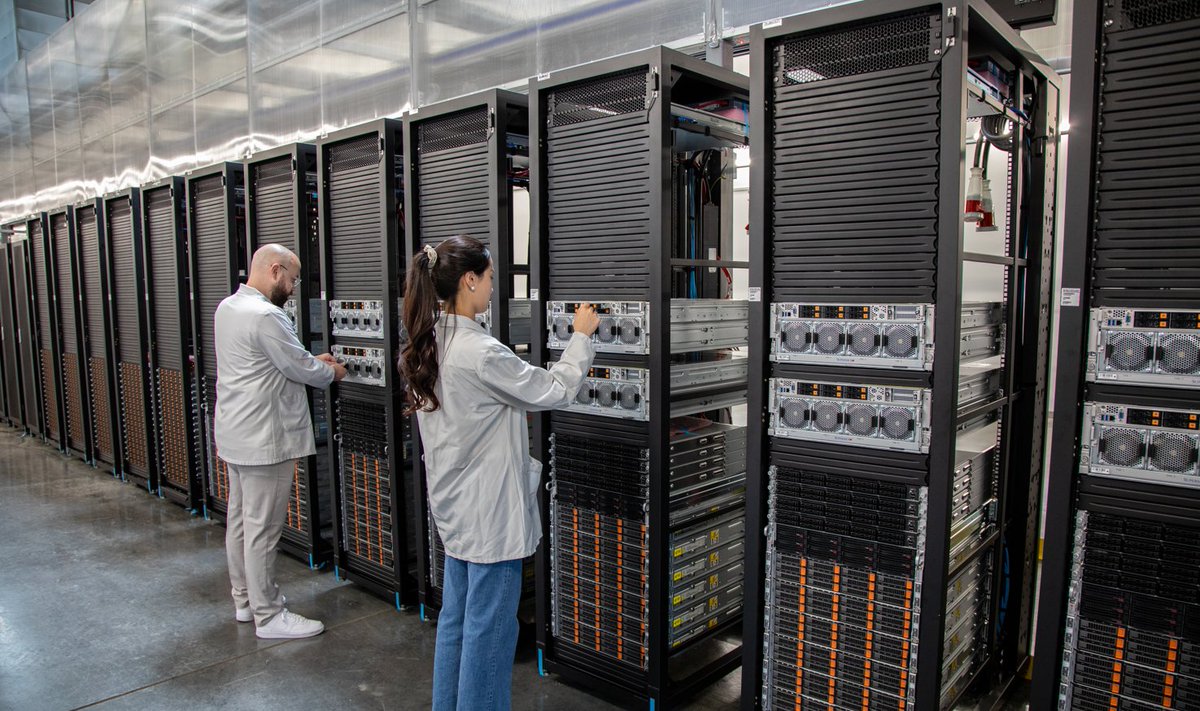 Supermicro's tweet photo. The solution for modern data centers! @Supermicro_SMCI's rack scale solutions ensure faster time to productivity with reduced TCO.
Learn more about Supermicro's rack scale design: https://t.co/5JeW8QjFvr
#Supermicro #RackScale #HPC #AI https://t.co/G7kBJGrFCy