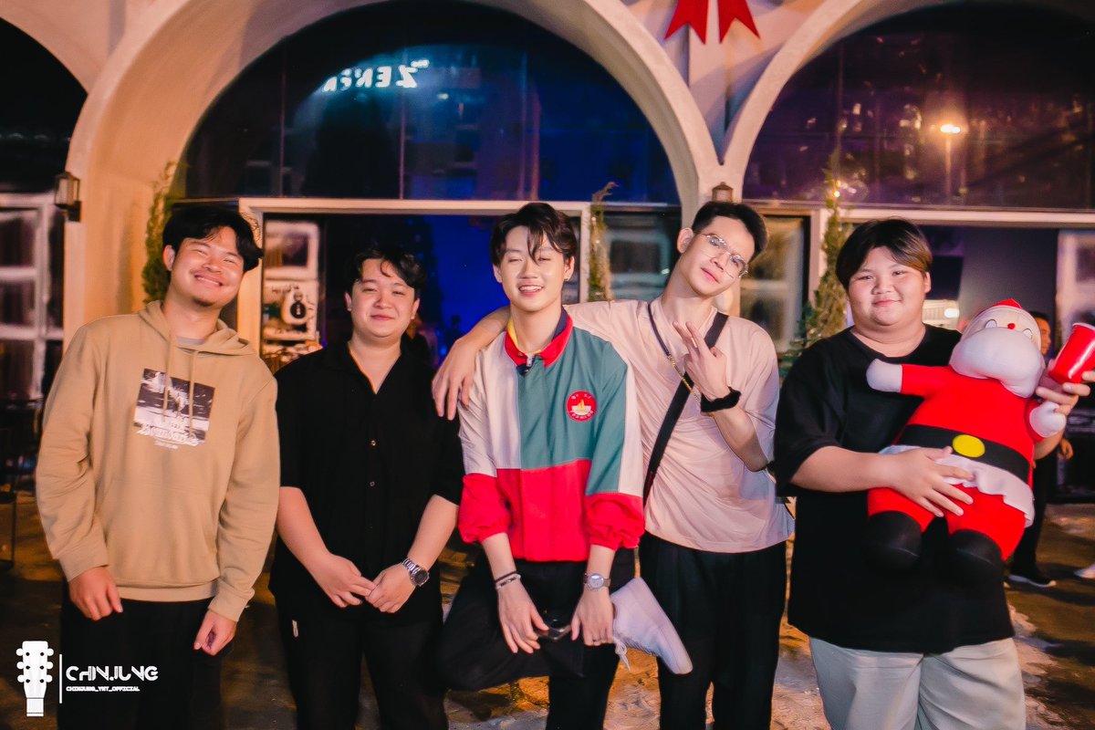 cj_yntofficial's tweet photo. Kuk kuk kai band 🎤🎆🐣

#chinjung_ynt 
#chinjung_ynt_official 
#KukKukKaiBand https://t.co/SkpRgwMe5v