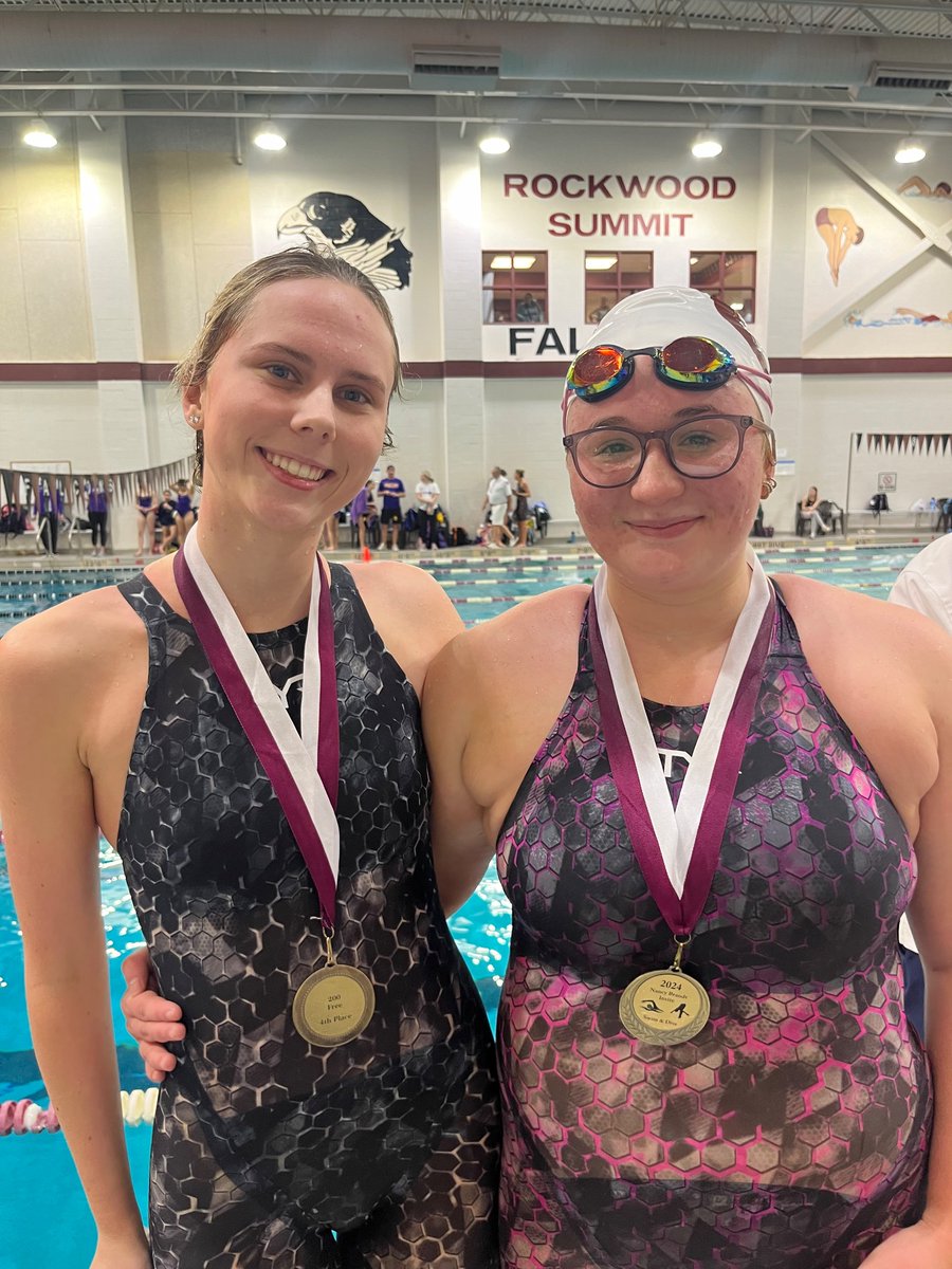 200 Freestyle Summit swimmers place 4th (Lily Maginn) and 7th (Sarah Lauck)