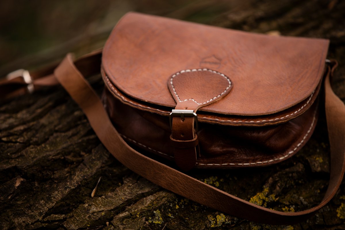 BerberLeatherUK's tweet photo. A huge benefit to our products is that, as a business, we do not support fast fashion at all, so each and every single one of our leather products is made from the best quality. Our bags will last forever and will only get better with age! #fastfashion #moroccanleather https://t.co/CZcPKYatB8