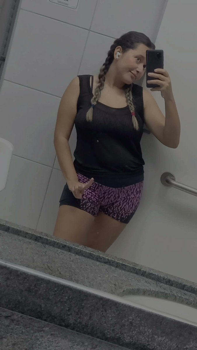 vannessasantus's tweet photo. Treino de triceps+peito 🏋‍♀️ https://t.co/pHFOLroYtP